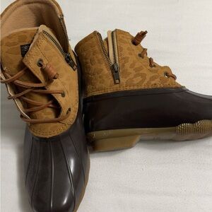 Sperry Tan and Brown Ankle Boots